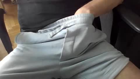 tooooom000 online show from 05/19/26, 08:42