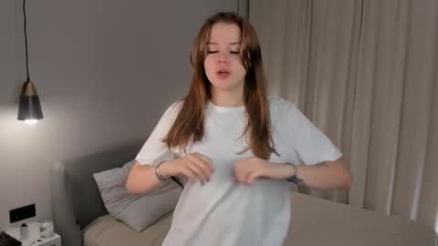 Snapshot of toriedaichendt chatting on 11/12/25, 01:06 Kamilla online show from 11/12/25, 01:06