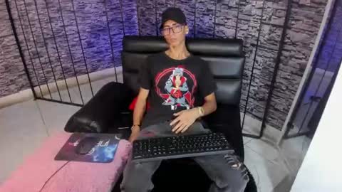 Snapshot of torn_boy chatting on 06/15/26, 10:45 torn_boy online show from 06/15/26, 10:45