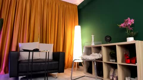 Snapshot of torri_kitten chatting on 10/01/25, 04:29 torri kitten online show from 10/01/25, 04:29