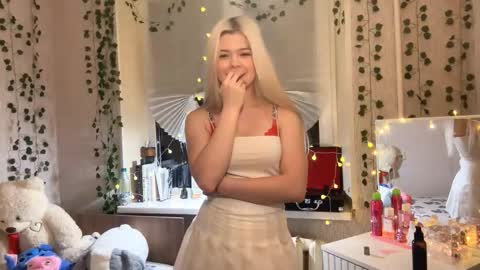 Snapshot of torriperno chatting on 11/29/25, 12:52 Lina online show from 11/29/25, 12:52