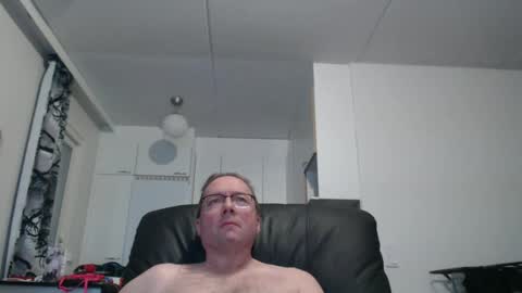 Snapshot of tosimies69 chatting on 12/08/24, 01:25 tosimies69 online show from 12/08/24, 01:25