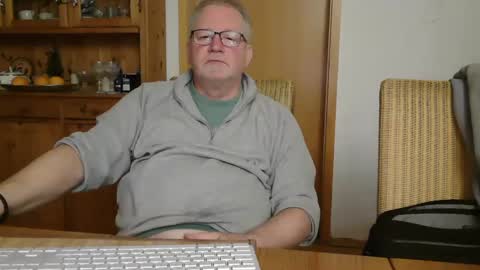 Snapshot of toto758 chatting on 01/01/25, 03:14 toto758 online show from 01/01/25, 03:14