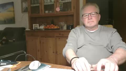 Snapshot of toto758 chatting on 01/19/25, 02:04 toto758 online show from 01/19/25, 02:04