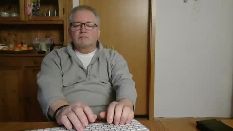 Snapshot of toto758 chatting on 01/20/25, 12:49 toto758 online show from 01/20/25, 12:49