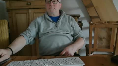 Snapshot of toto758 chatting on 02/26/25, 10:36 toto758 online show from 02/26/25, 10:36