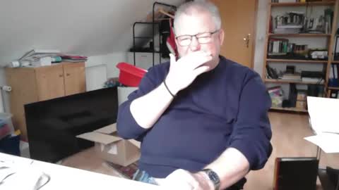 Snapshot of toto758 chatting on 11/19/25, 10:59 toto758 online show from 11/19/25, 10:59