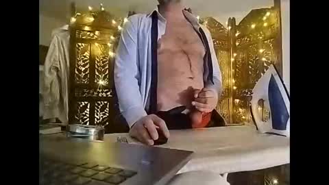 Snapshot of totomt chatting on 12/05/25, 02:09 Iron Bro online show from 12/05/25, 02:09