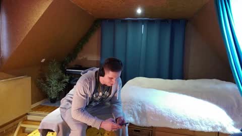 Paul online show from 02/23/25, 01:53