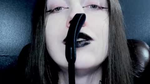 Snapshot of toxicdomme chatting on 12/19/25, 07:32 toxicdomme online show from 12/19/25, 07:32