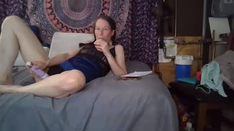 Snapshot of toxiclayne chatting on 05/04/26, 03:57 toxiclayne online show from 05/04/26, 03:57
