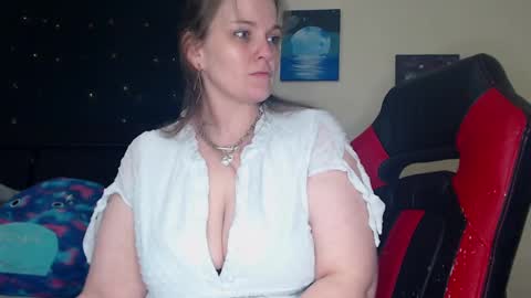 Snapshot of toxiclilly chatting on 12/18/24, 10:19 Lilly Miss Mistress Goddess Maam Queen Boss online show from 12/18/24, 10:19