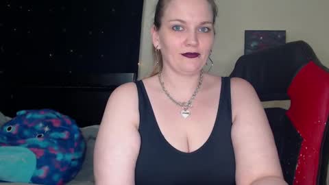 Snapshot of toxiclilly chatting on 01/05/25, 10:53 Lilly Miss Mistress Goddess Maam Queen Boss online show from 01/05/25, 10:53