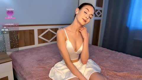 Snapshot of traciblow chatting on 09/23/25, 11:35 Rebeca online show from 09/23/25, 11:35