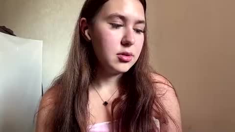 Snapshot of tracievanier chatting on 07/13/26, 07:11 Thea online show from 07/13/26, 07:11