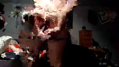 Snapshot of trackisback chatting on 10/20/25, 01:06 trackisback online show from 10/20/25, 01:06