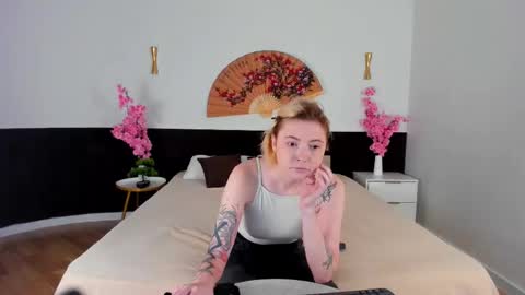 tracycurtis online show from 09/12/25, 05:40