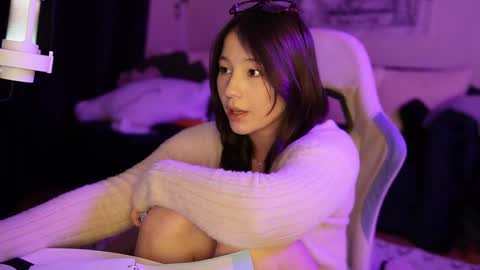 Snapshot of traharaaa chatting on 09/21/25, 05:36 Ariana and Erik online show from 09/21/25, 05:36