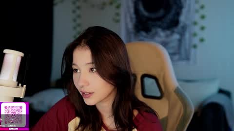 Snapshot of traharaaa chatting on 09/22/25, 04:09 Ariana and Erik online show from 09/22/25, 04:09