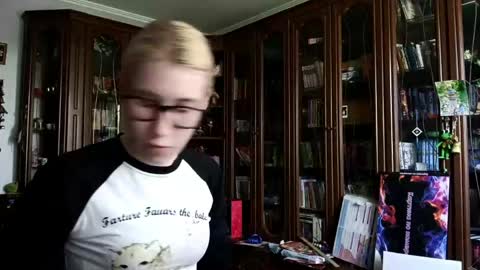 Snapshot of tranhardisty chatting on 05/21/26, 08:10 Lesly online show from 05/21/26, 08:10