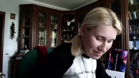 Snapshot of tranhardisty chatting on 06/10/26, 08:24 Lesly online show from 06/10/26, 08:24