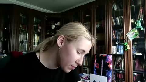 Snapshot of tranhardisty chatting on 06/11/26, 08:45 Lesly online show from 06/11/26, 08:45