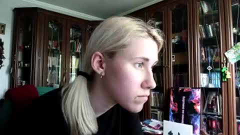 Snapshot of tranhardisty chatting on 06/12/26, 08:24 Lesly online show from 06/12/26, 08:24