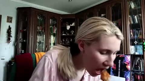 Snapshot of tranhardisty chatting on 06/13/26, 06:33 Lesly online show from 06/13/26, 06:33