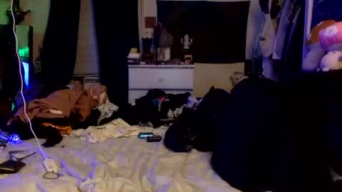 Snapshot of transcurious101 chatting on 09/30/25, 03:22 transcurious101 online show from 09/30/25, 03:22