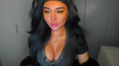 Snapshot of transnextdoor_ chatting on 12/27/24, 09:11 ALMIGHTY GODDESS VALENTINA online show from 12/27/24, 09:11