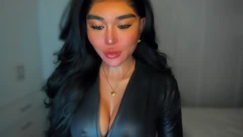 Snapshot of transnextdoor_ chatting on 01/15/25, 01:20 ALMIGHTY GODDESS VALENTINA online show from 01/15/25, 01:20