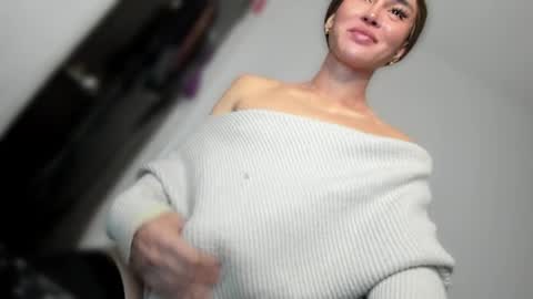 ALMIGHTY GODDESS VALENTINA online show from 05/15/26, 07:21