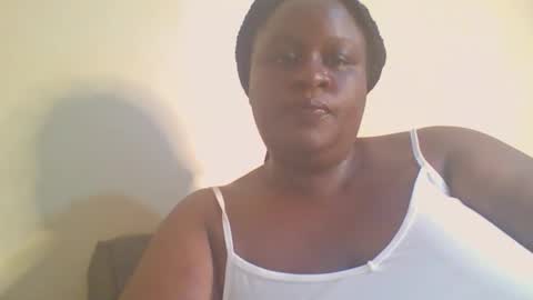 Snapshot of trapqueen0 chatting on 09/12/25, 02:28 trapqueen0 online show from 09/12/25, 02:28