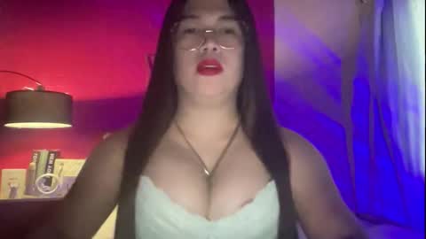 Snapshot of travelergirl chatting on 11/30/25, 04:38 travelergirl online show from 11/30/25, 04:38