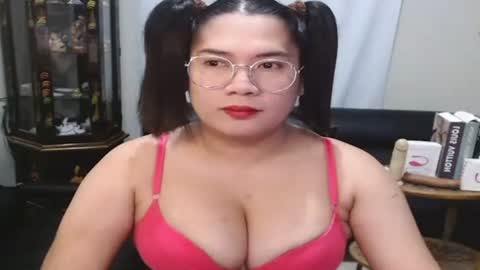 Snapshot of travelergirl chatting on 06/09/26, 06:19 travelergirl online show from 06/09/26, 06:19