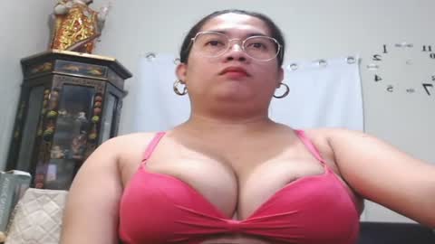 travelergirl online show from 07/12/26, 10:45