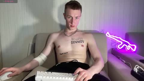 Snapshot of travis_gracile chatting on 06/15/26, 09:11 Travis online show from 06/15/26, 09:11