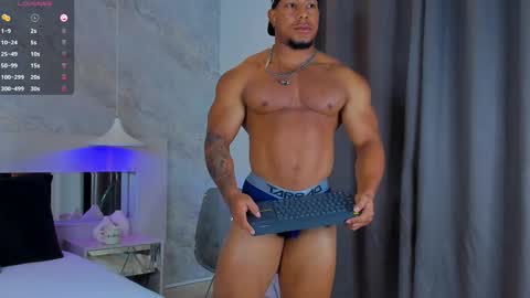 Snapshot of travis_lenox_ chatting on 09/17/25, 12:29 Travis online show from 09/17/25, 12:29