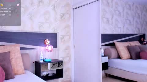 Snapshot of travis_lenox_ chatting on 10/30/25, 01:18 Travis online show from 10/30/25, 01:18