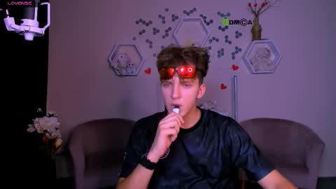 Snapshot of travis_wolf_ chatting on 09/22/25, 07:16 Travis online show from 09/22/25, 07:16