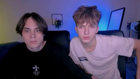 Snapshot of travis_wolf_ chatting on 09/23/25, 08:23 Travis online show from 09/23/25, 08:23