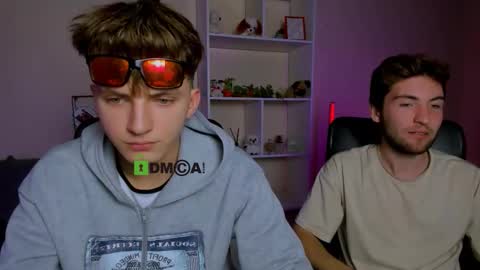 Snapshot of travis_wolf_ chatting on 10/04/25, 07:01 Travis online show from 10/04/25, 07:01