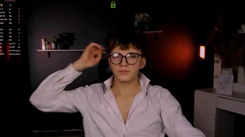 Travis online show from 10/07/25, 07:22