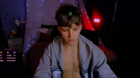 Snapshot of travis_wolf_ chatting on 11/05/25, 08:09 Travis online show from 11/05/25, 08:09