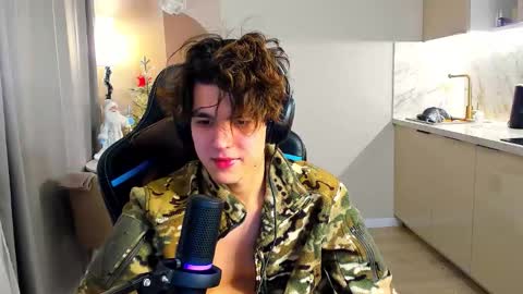 Snapshot of travisrivas chatting on 12/04/25, 02:43 travisrivas online show from 12/04/25, 02:43