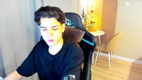 Snapshot of travisrivas chatting on 12/16/25, 11:48 travisrivas online show from 12/16/25, 11:48