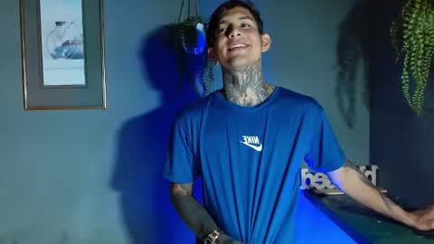 Snapshot of travistanner28 chatting on 10/17/25, 01:53 TRAV - INDEPENDENT MODEL online show from 10/17/25, 01:53