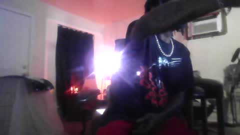 Snapshot of tray713152 chatting on 06/13/26, 01:58 10Thickness online show from 06/13/26, 01:58