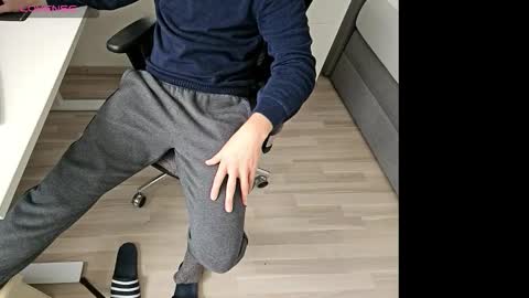 tree1989 online show from 09/14/25, 03:00