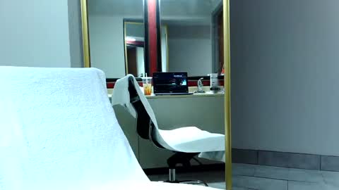 Snapshot of treeburner1 chatting on 11/18/25, 07:18 TreeBurner1 online show from 11/18/25, 07:18